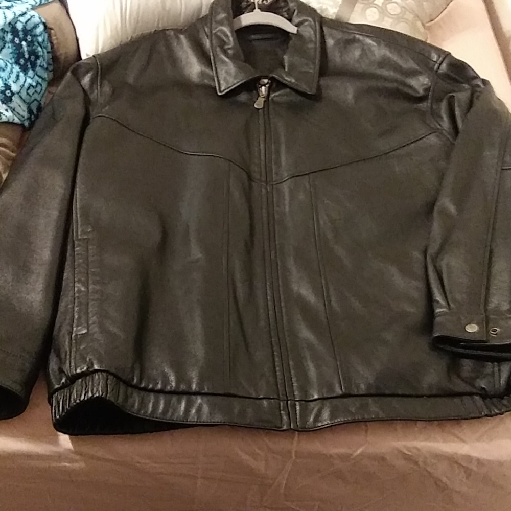 Leather jacket - Picture 2 of 4